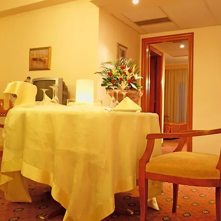 Ambassador Thessaloniki Plagiárion