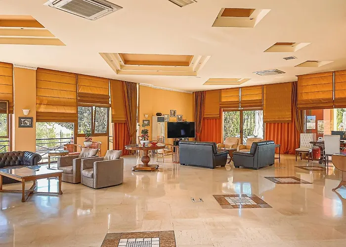 Ambassador Thessaloniki Plagiárion